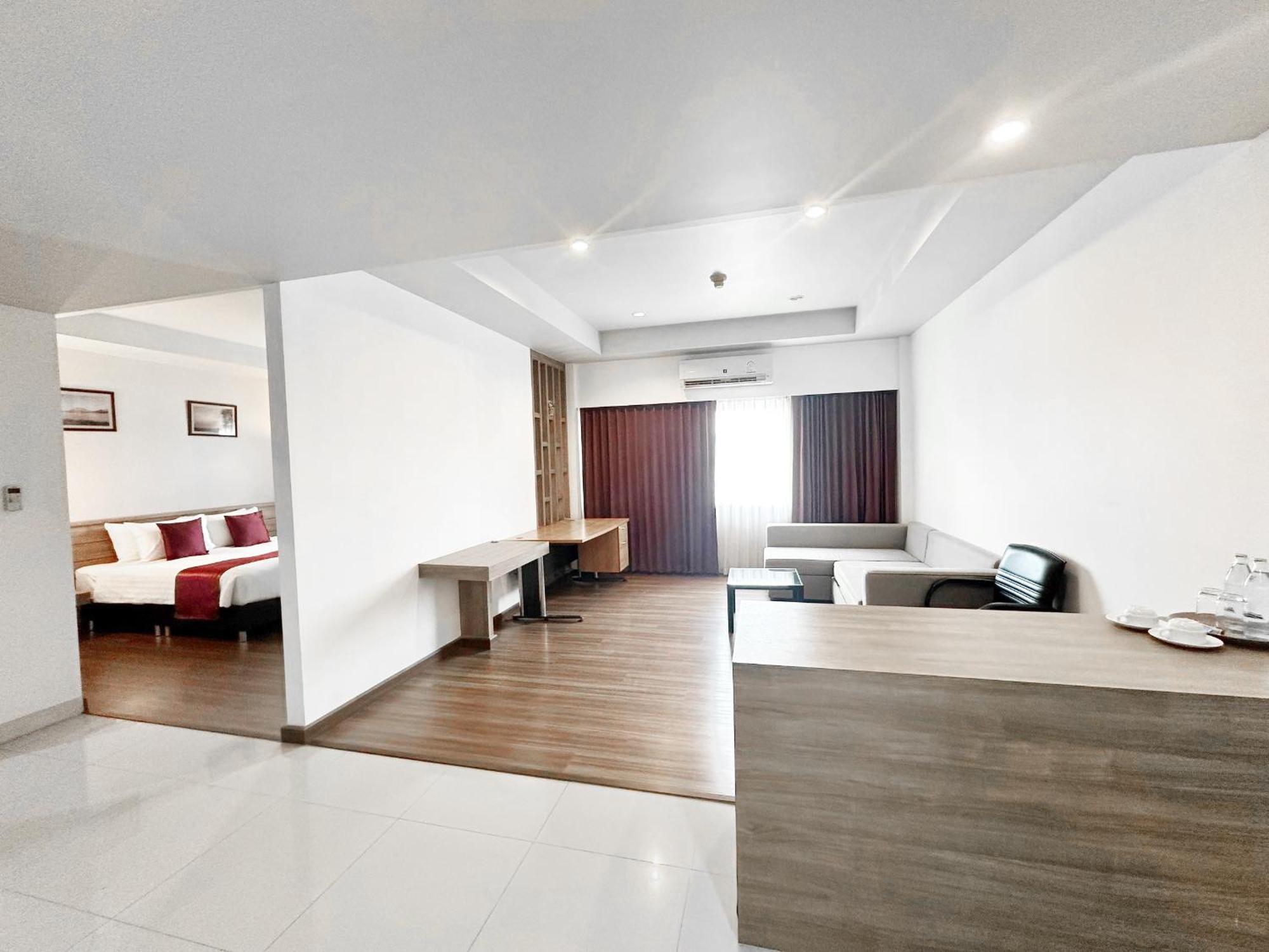 Akelada Hotel Nang Rong Exterior foto