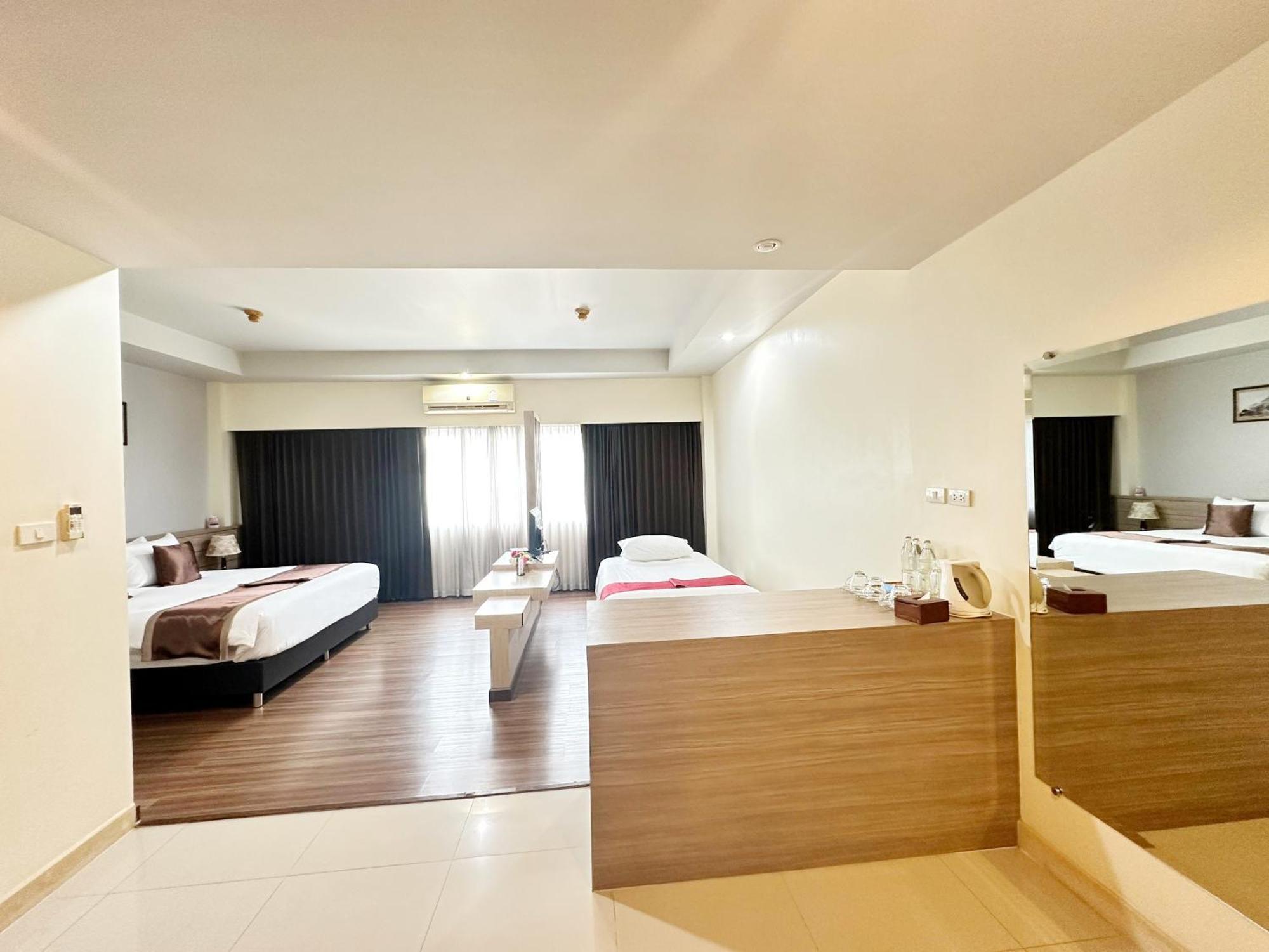 Akelada Hotel Nang Rong Exterior foto