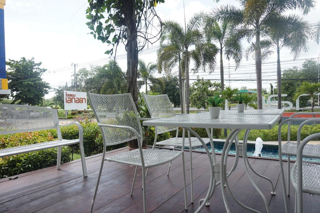 Akelada Hotel Nang Rong Exterior foto